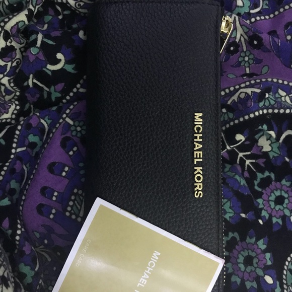 Brand new Michael Kors purse set - Picture 3 of 4